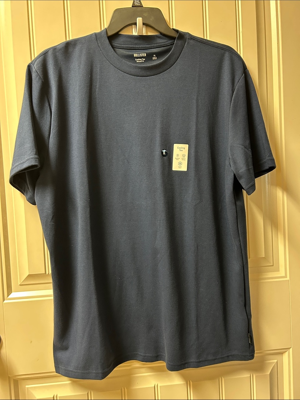 Hollister Men's Dark Navy Crewneck Tee